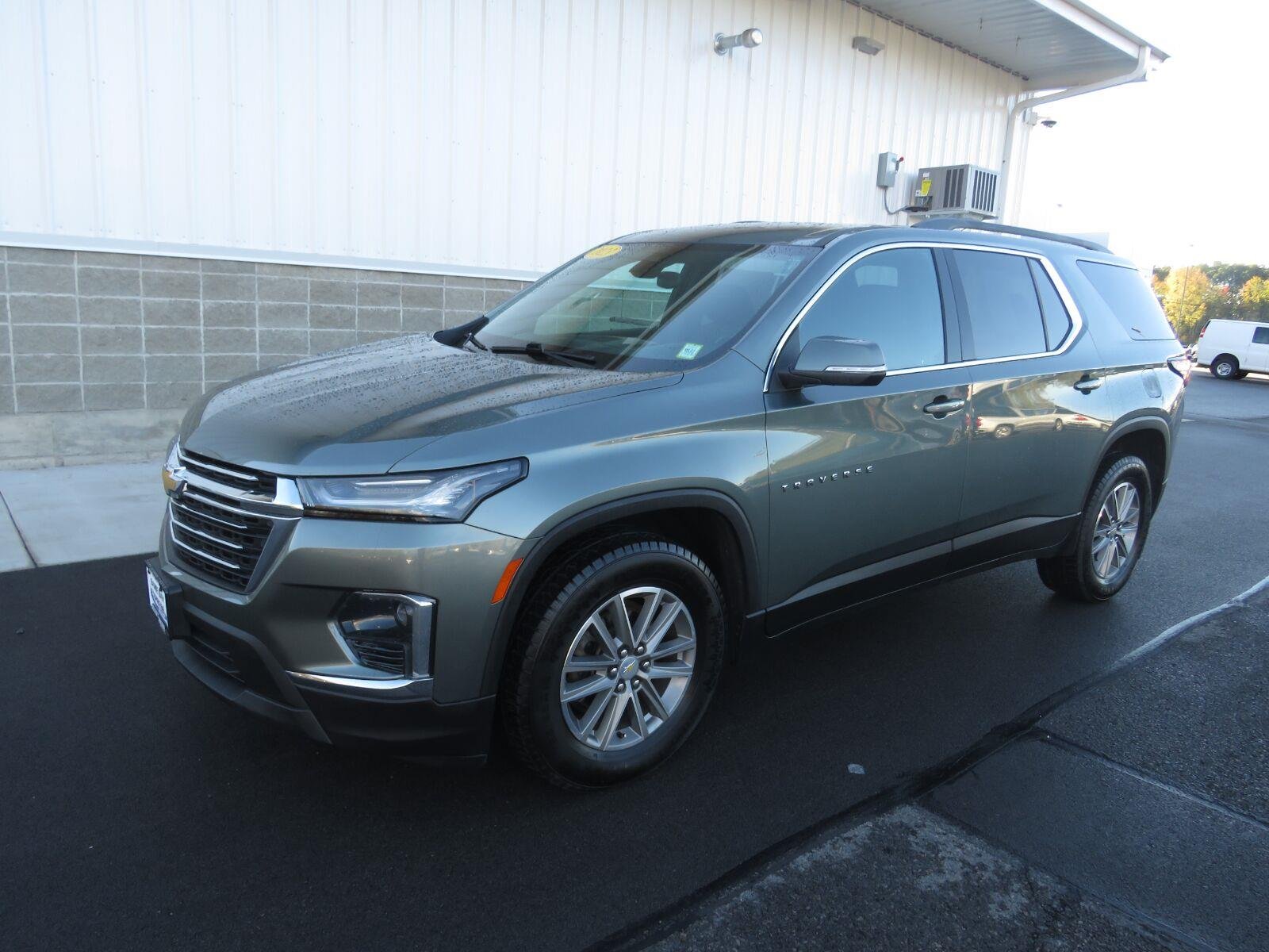 Used 2023 Silver Sage Metallic Chevrolet LT Cloth image 12