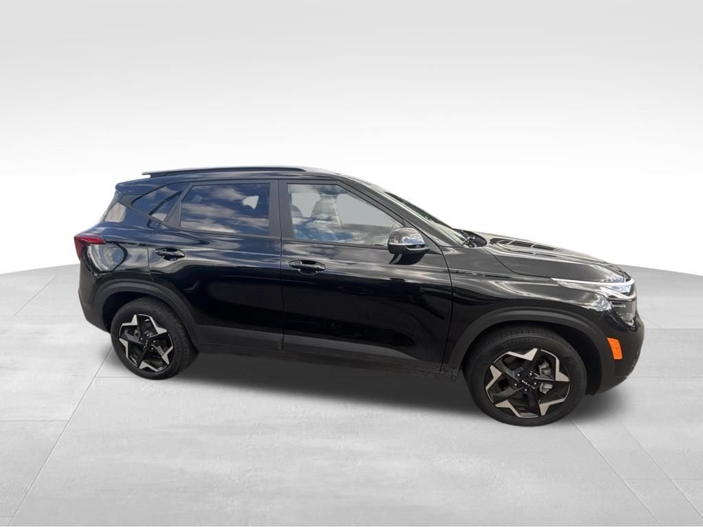 Used 2025 Fusion Black Kia S image 8
