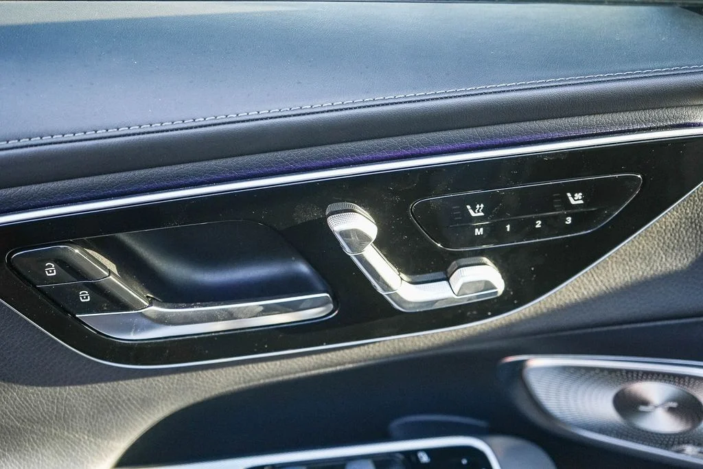 Used 2025  Mercedes-Benz GLC 300 image 21