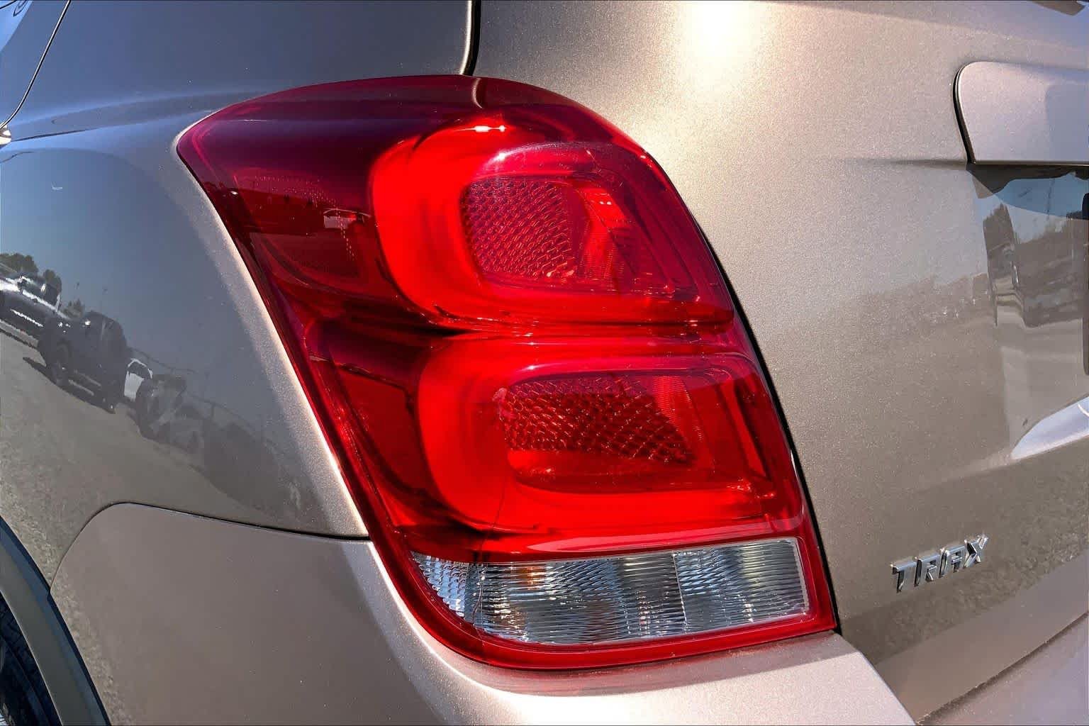 Used 2018 Sandy Ridge Metallic Chevrolet LT image 28