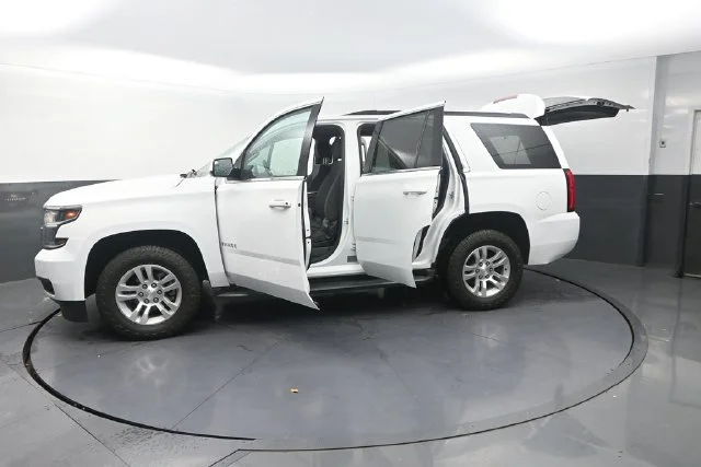 Used 2017 White Chevrolet LS image 31