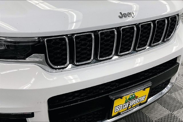 Used 2022 Bright White Clearcoat Jeep Limited image 35