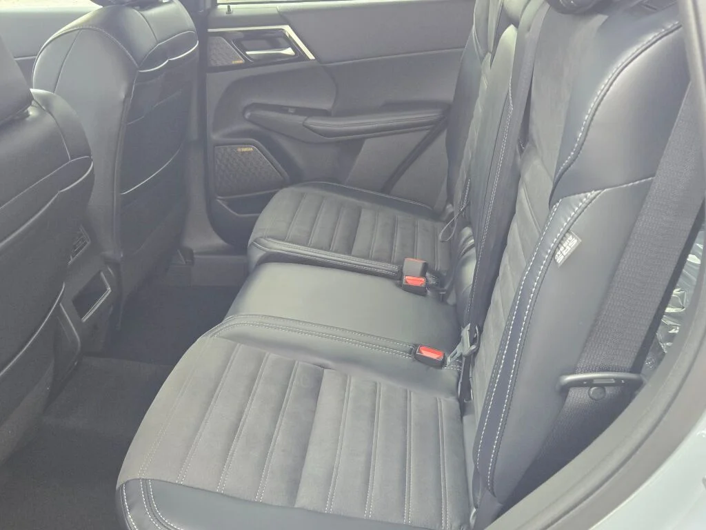New 2026 Gray Mitsubishi SE image 13