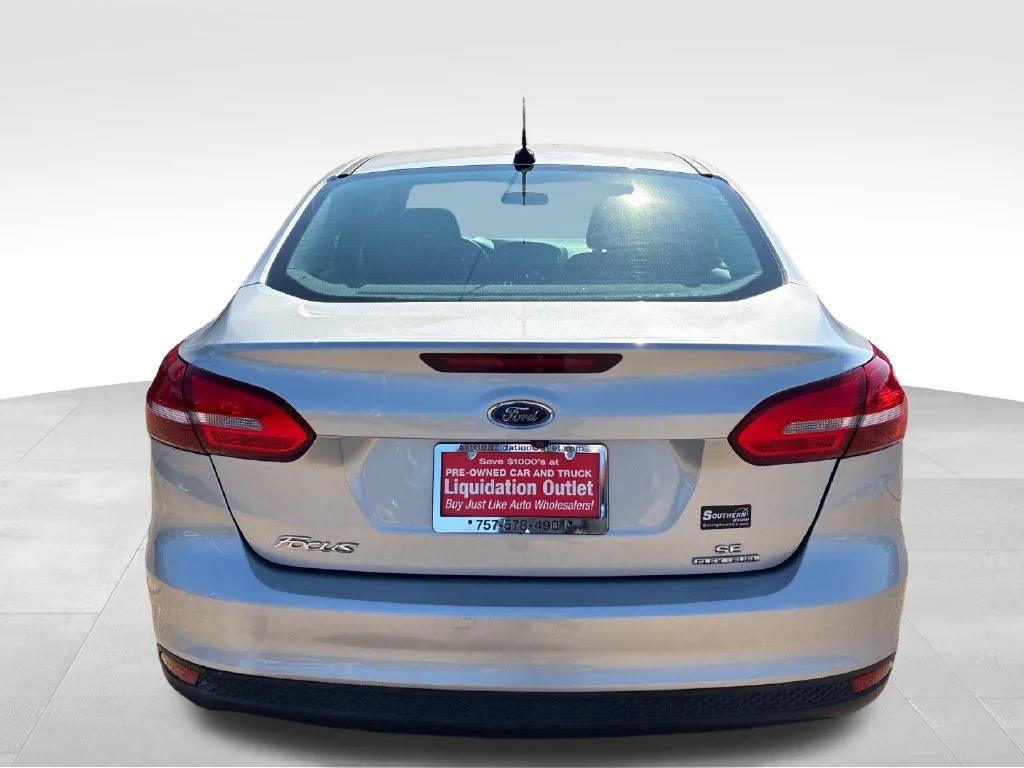 Used 2016 Silver Ford SE image 4