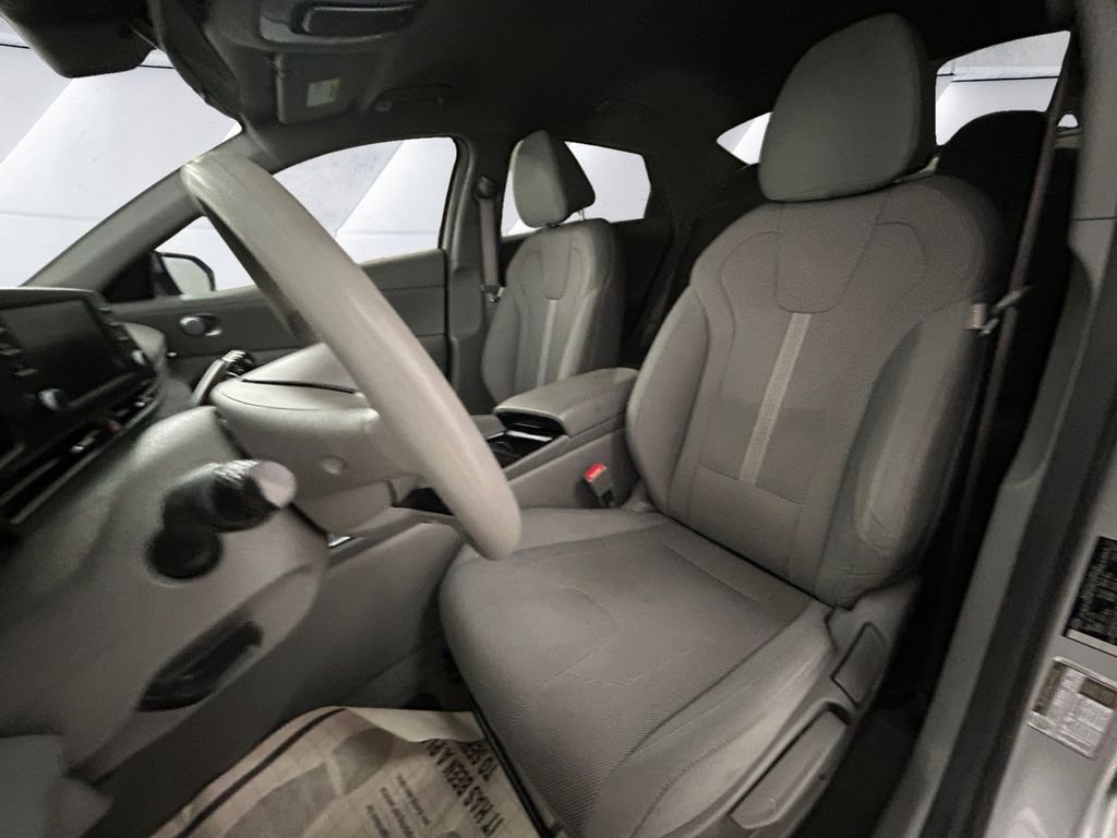 Used 2023 Silver Hyundai SE image 8