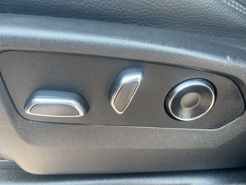 Used 2025 Silver GMC Denali image 13