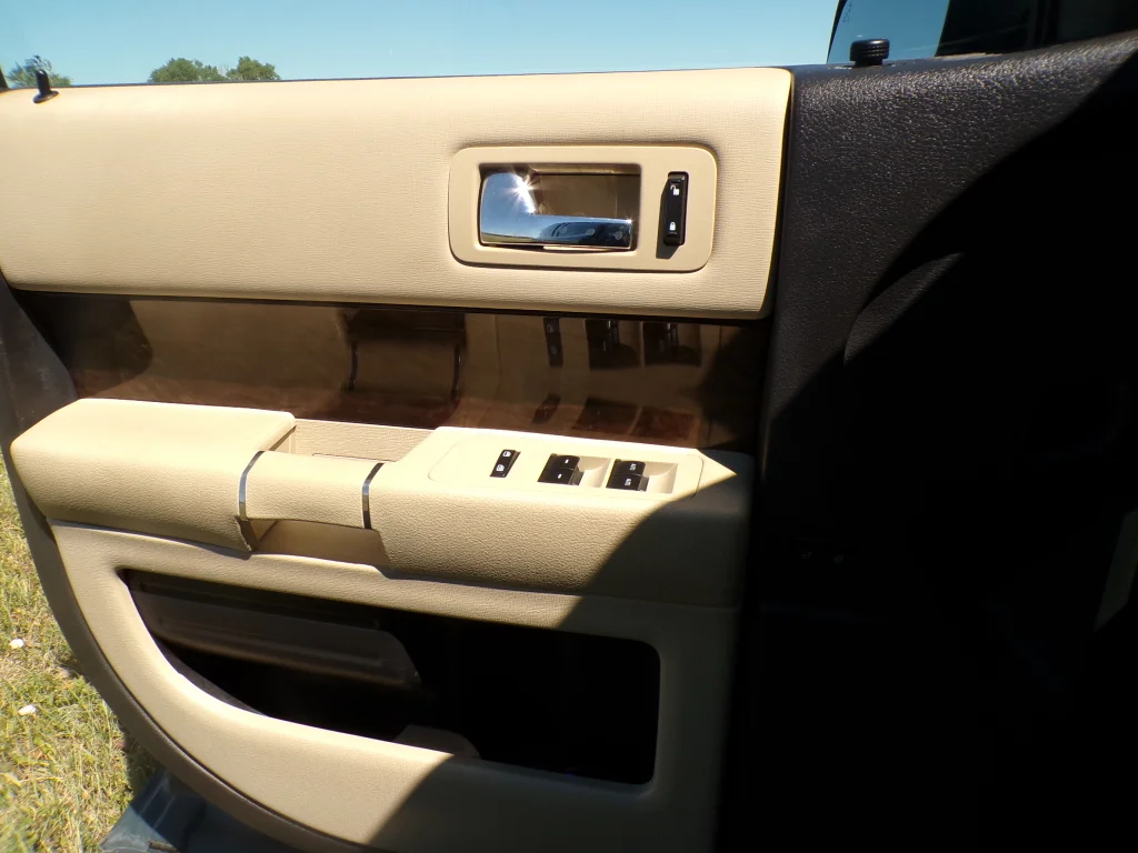 Used 2016 Too Good To Be Blue Metallic Ford Limited image 20