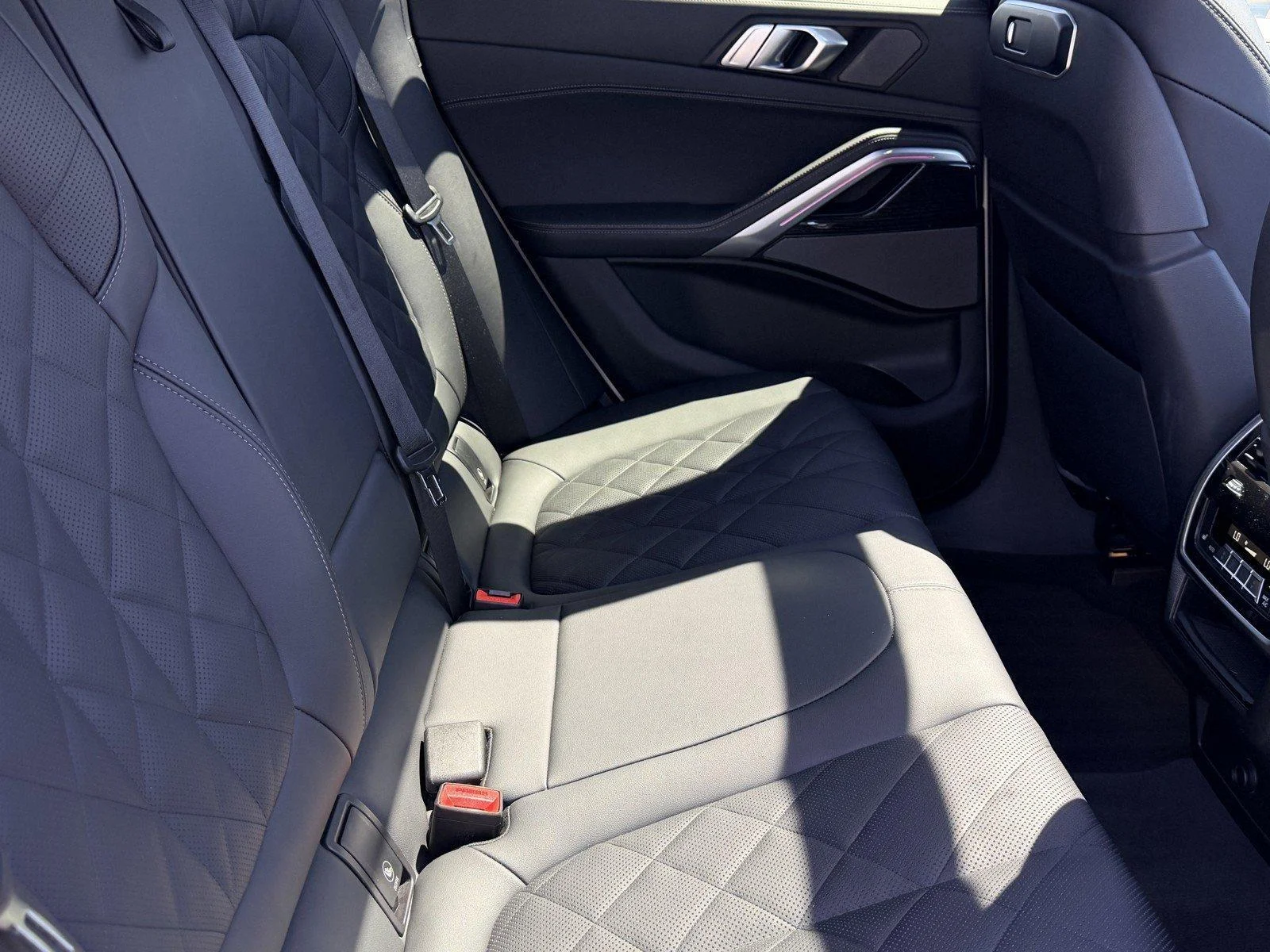 Used 2025  BMW xDrive40i image 10