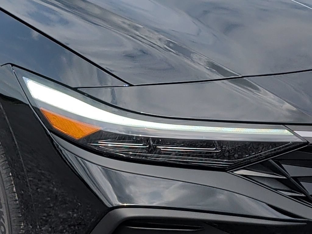 New 2026 Abyss Black Hyundai SE image 10