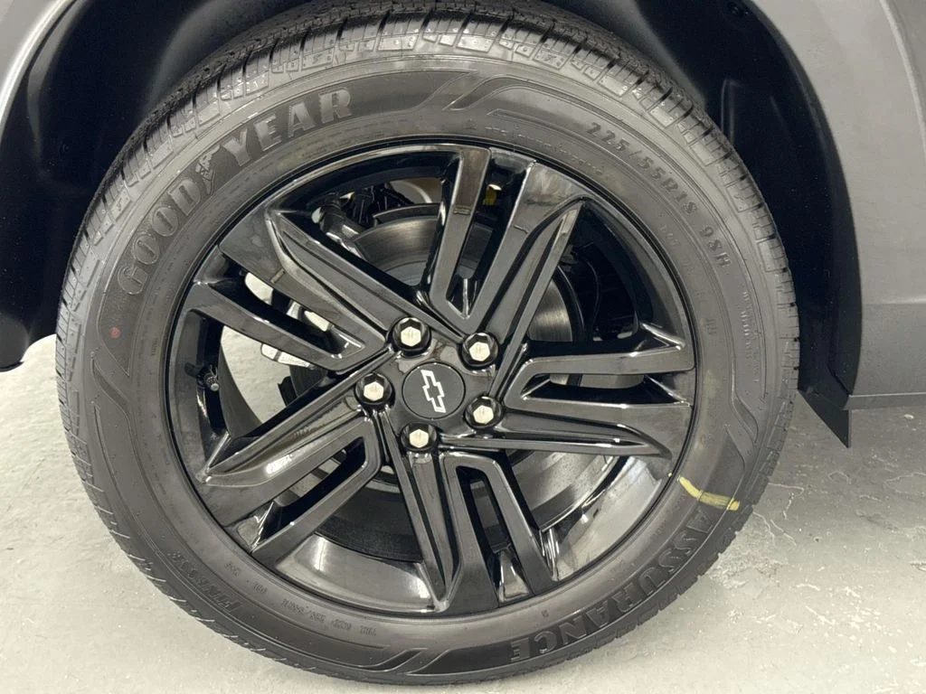 New 2026 Mosaic Black Metallic Chevrolet ACTIV image 10