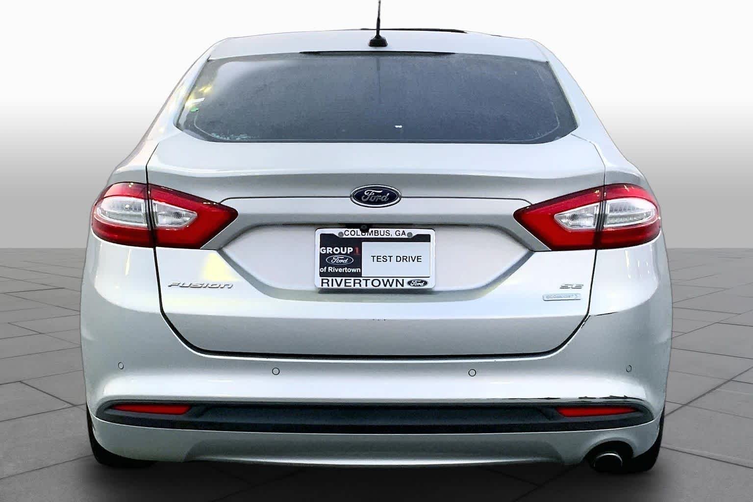 Pre-Owned 2016 Ford Fusion SE