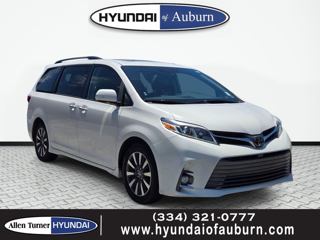 2019 Toyota Sienna Limited V6 7-Passenger's photo