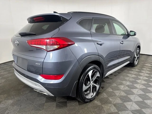 Used 2018 Gray Hyundai Value image 3