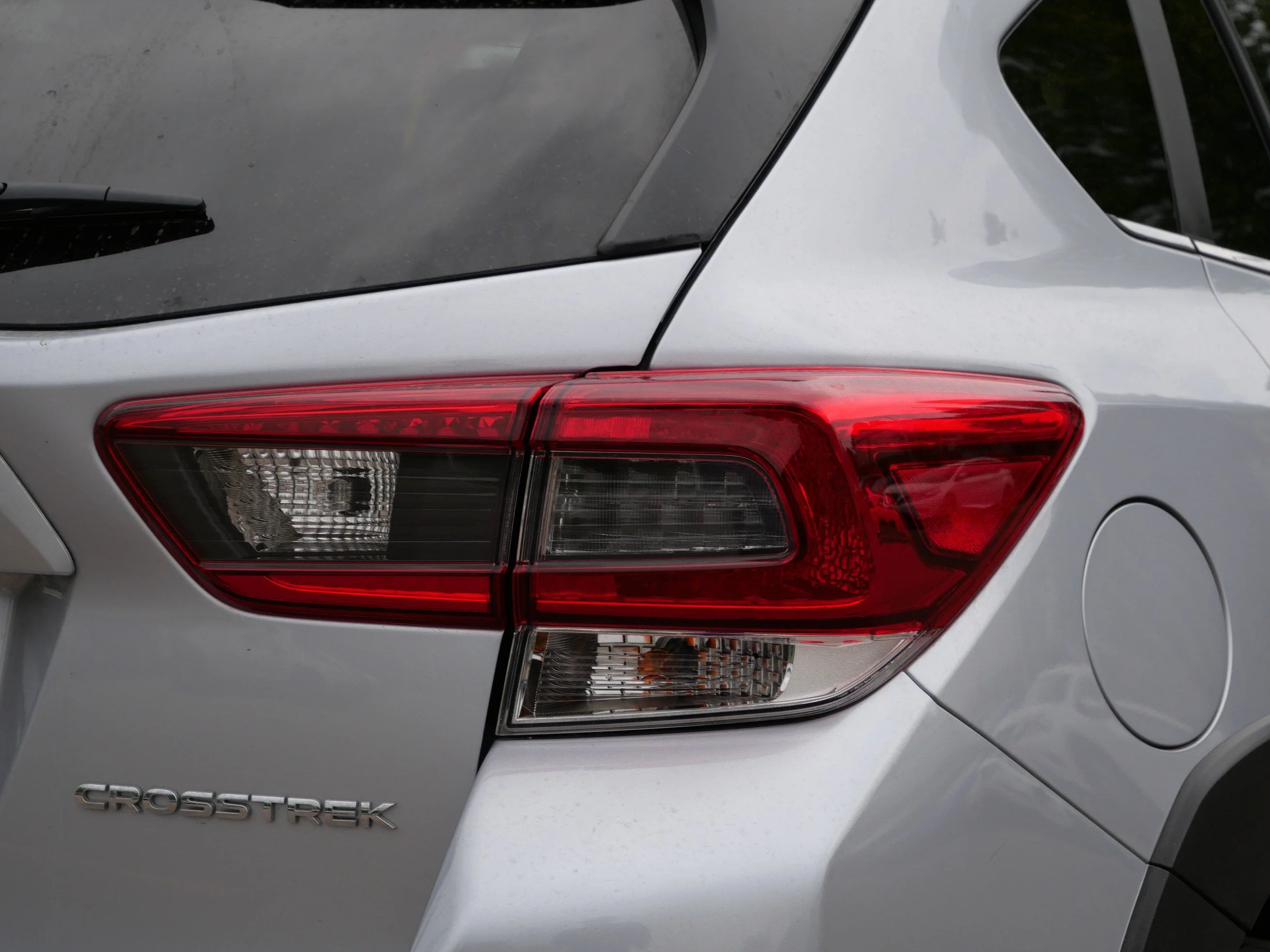 Used 2023 Ice Silver Metallic Subaru Limited image 17