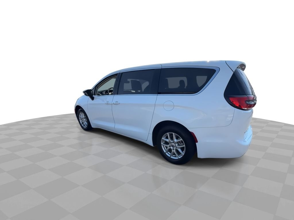 Used 2024 White Chrysler Touring L image 40