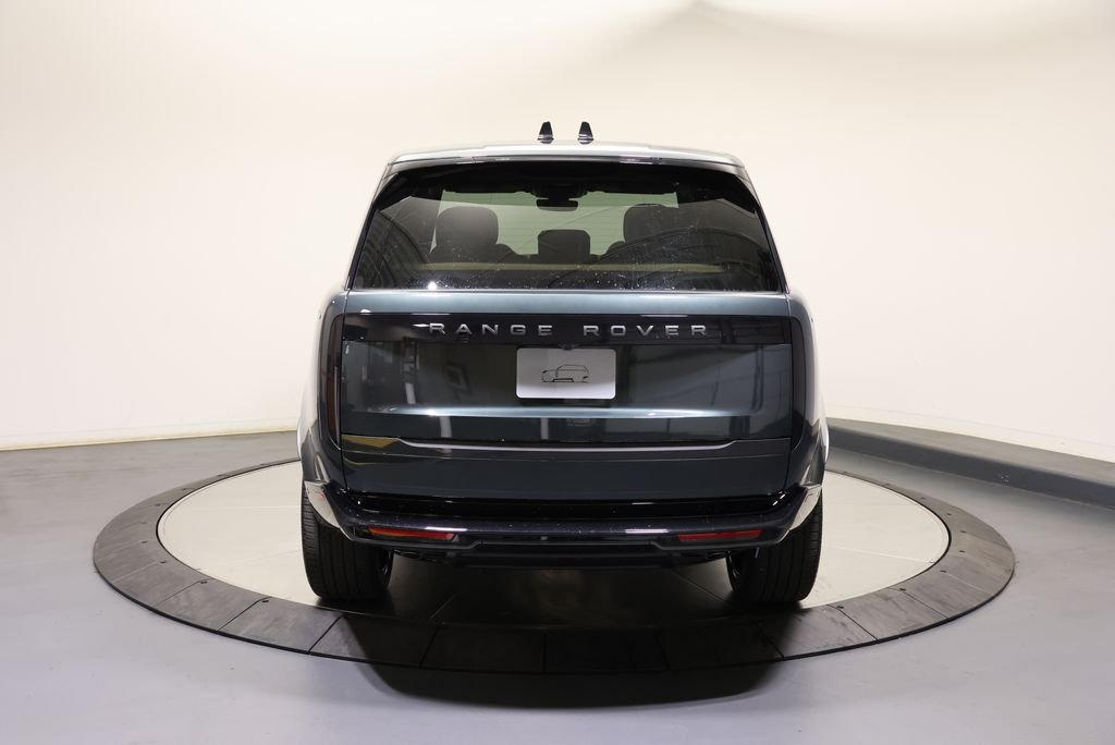 New 2026 Belgravia Green Land Rover SE image 4
