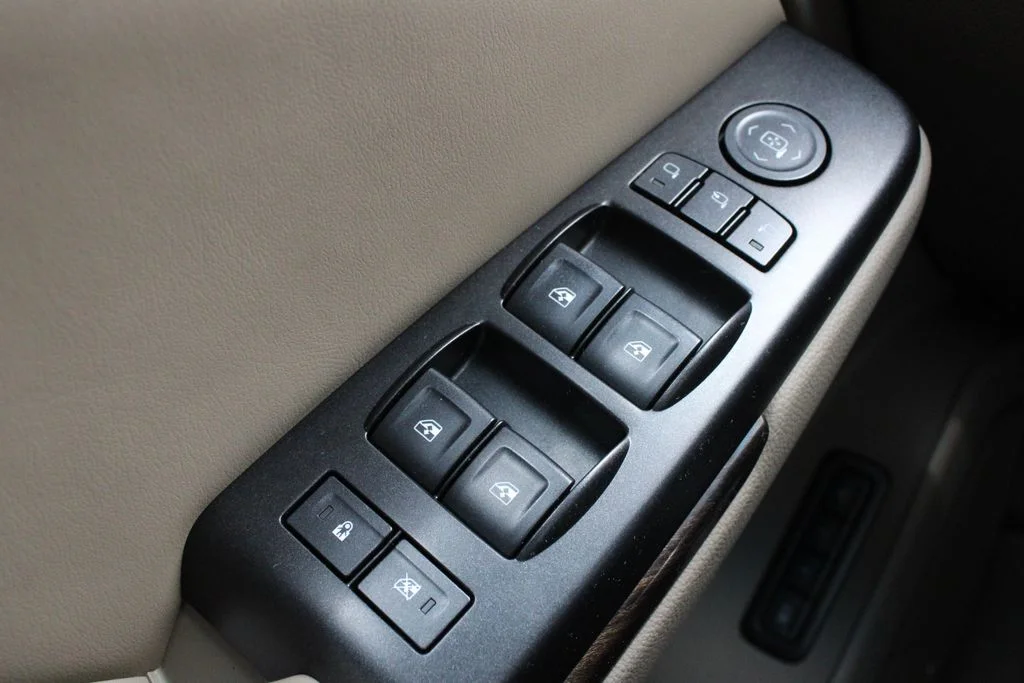 Used 2016 White GMC SLT image 9