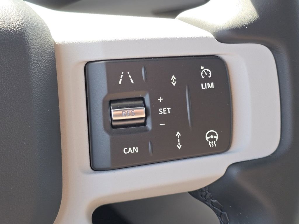 New 2026 Fuji White Land Rover X-Dynamic se image 16