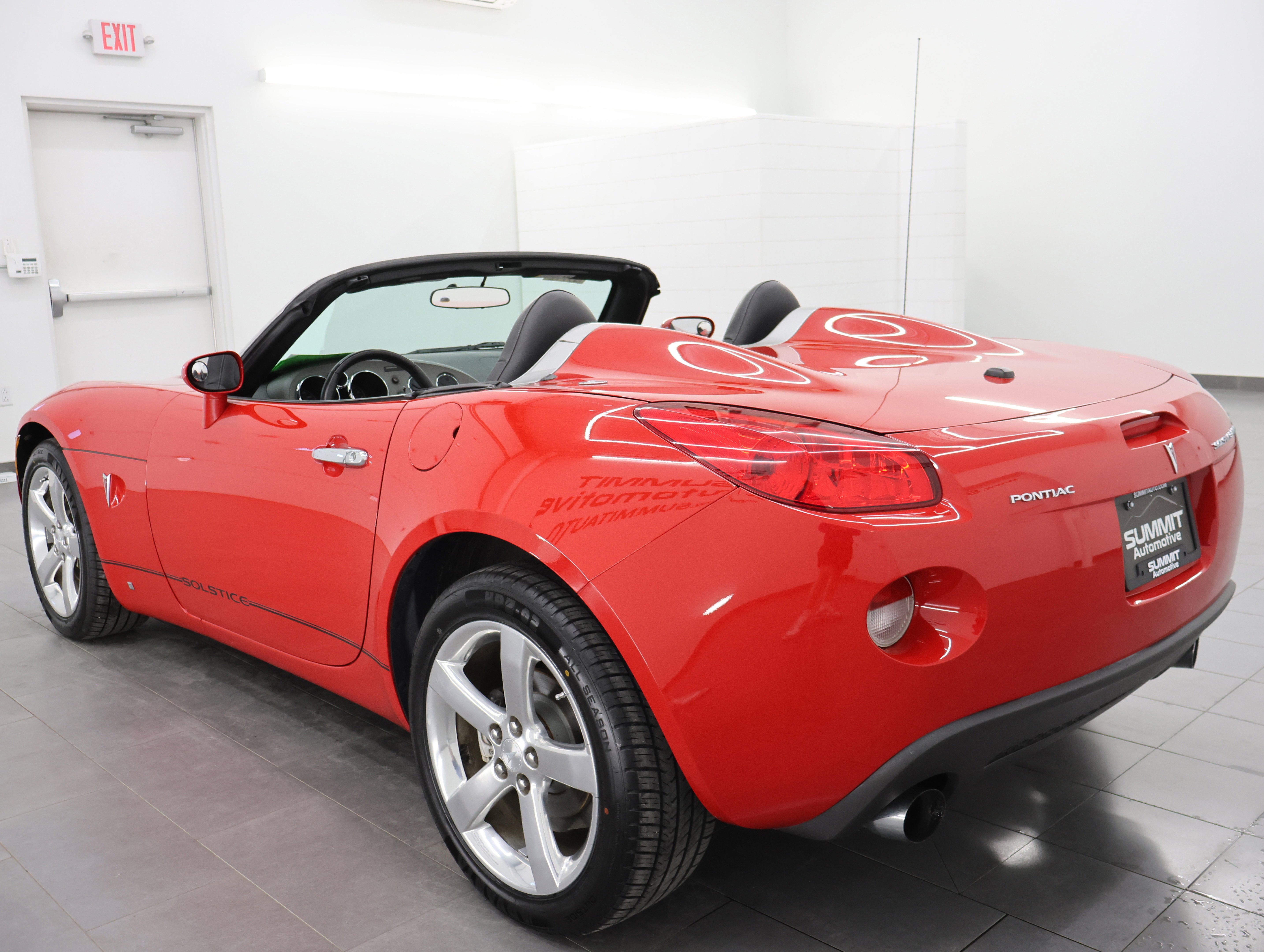 Used 2007 Aggressive (Victory Red) Pontiac GXP Convertible: GXP-CONVERTIBLE-5 SPEED STICK-BLACK LEATHER-LIKE NEW TIRES image 6