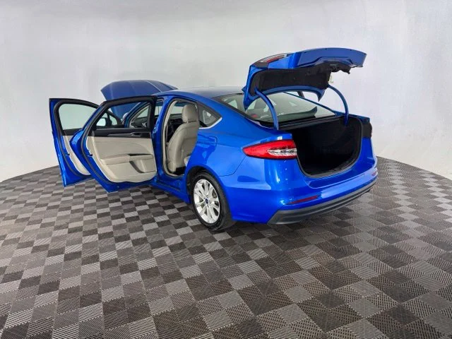 Used 2019 Blue Ford SE image 15
