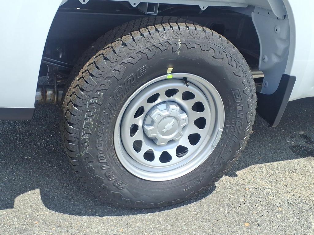 New 2026 Summit White Chevrolet WT image 29