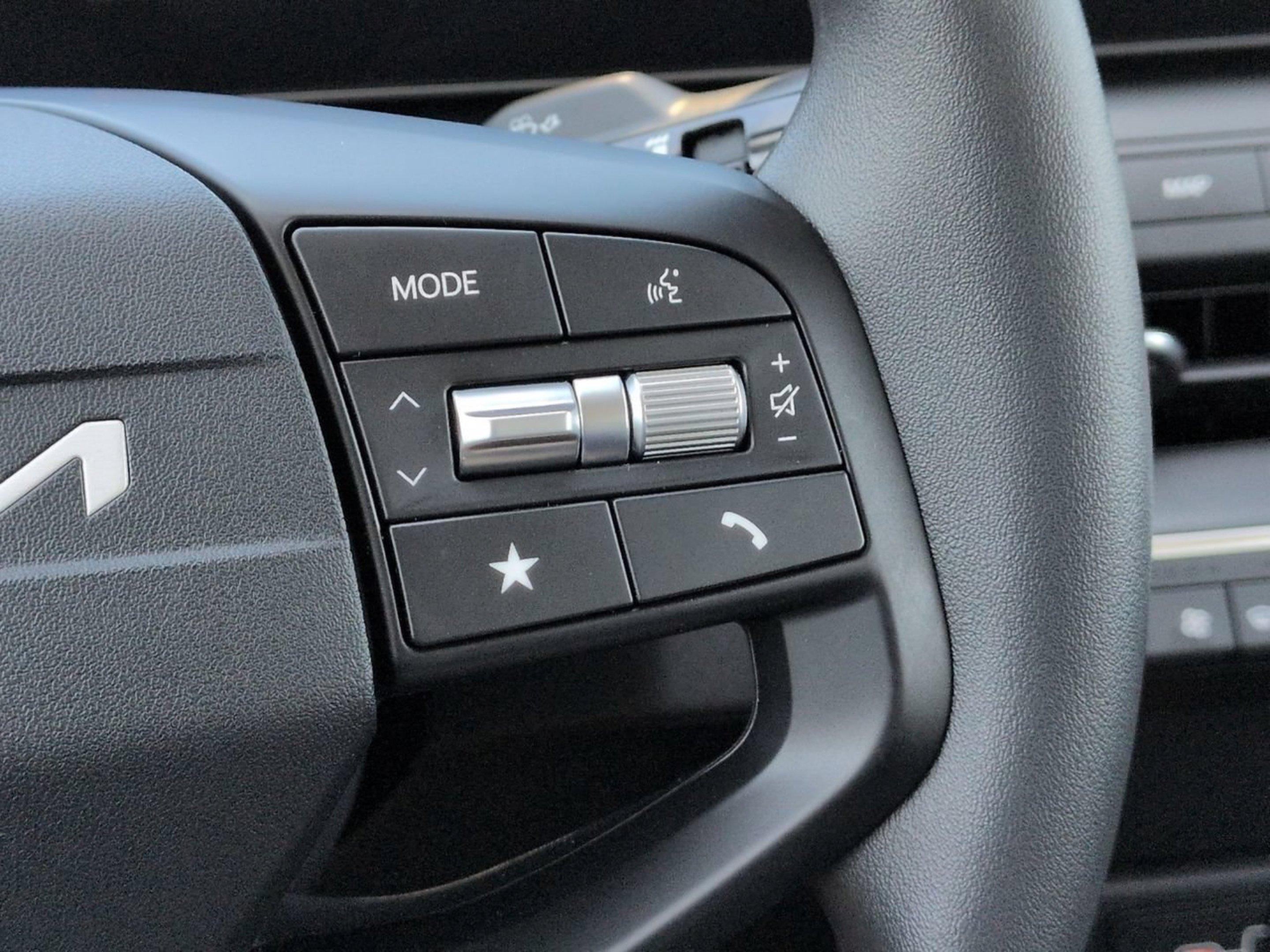 New 2026 Snow White Pearl Kia LXS image 26