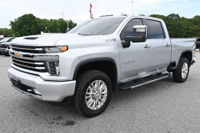 Used 2022 Silver Ice Metallic Chevrolet High Country image 2