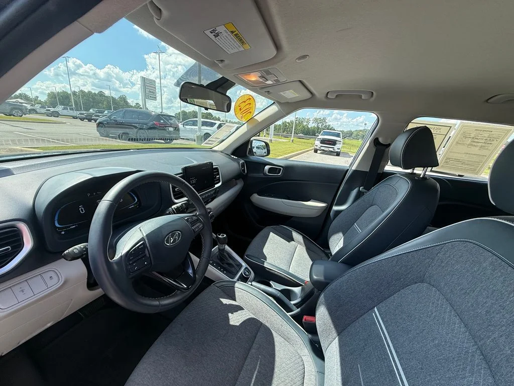 Used 2023 White Hyundai Limited image 19
