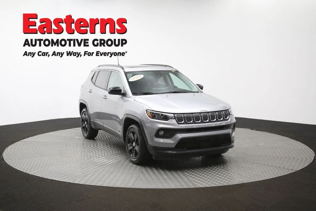 Used 2022 Silver Jeep Latitude image 52