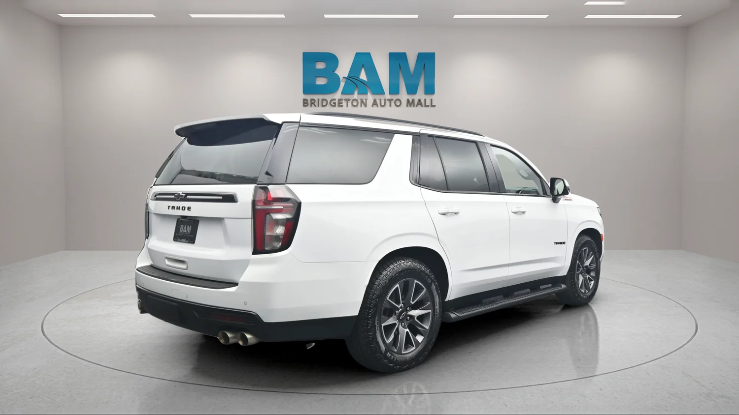 Used 2023 White Chevrolet Z71 image 6