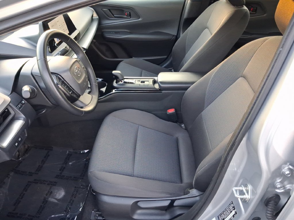 Used 2025  Toyota LE image 17