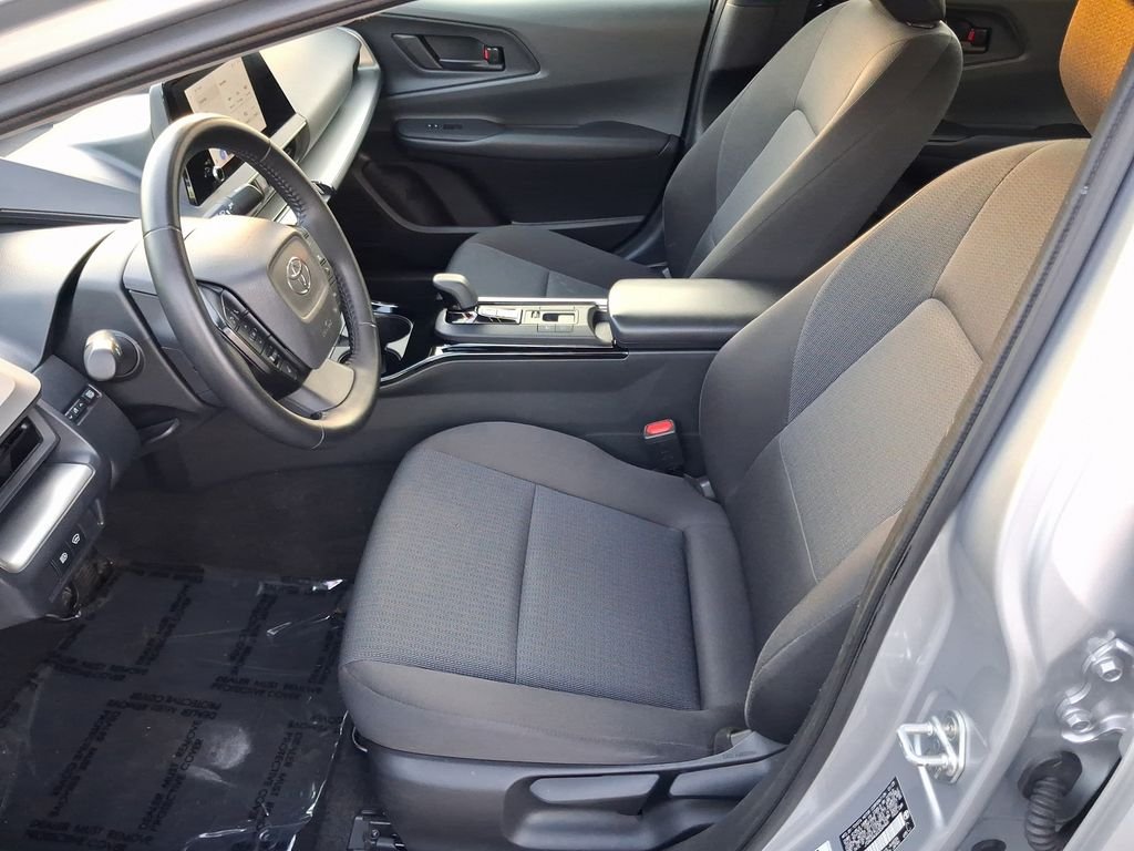 Used 2025  Toyota LE image 17