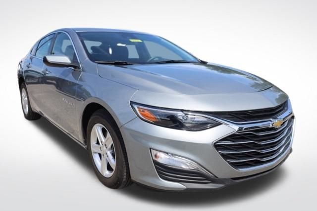 Used 2025 Gray Chevrolet LS image 3