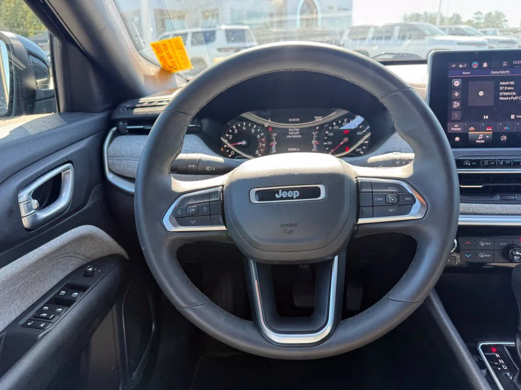 Used 2023 Black Jeep Latitude image 11