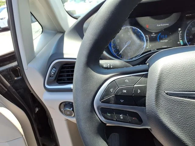 Used 2023 Black Chrysler Touring L image 15