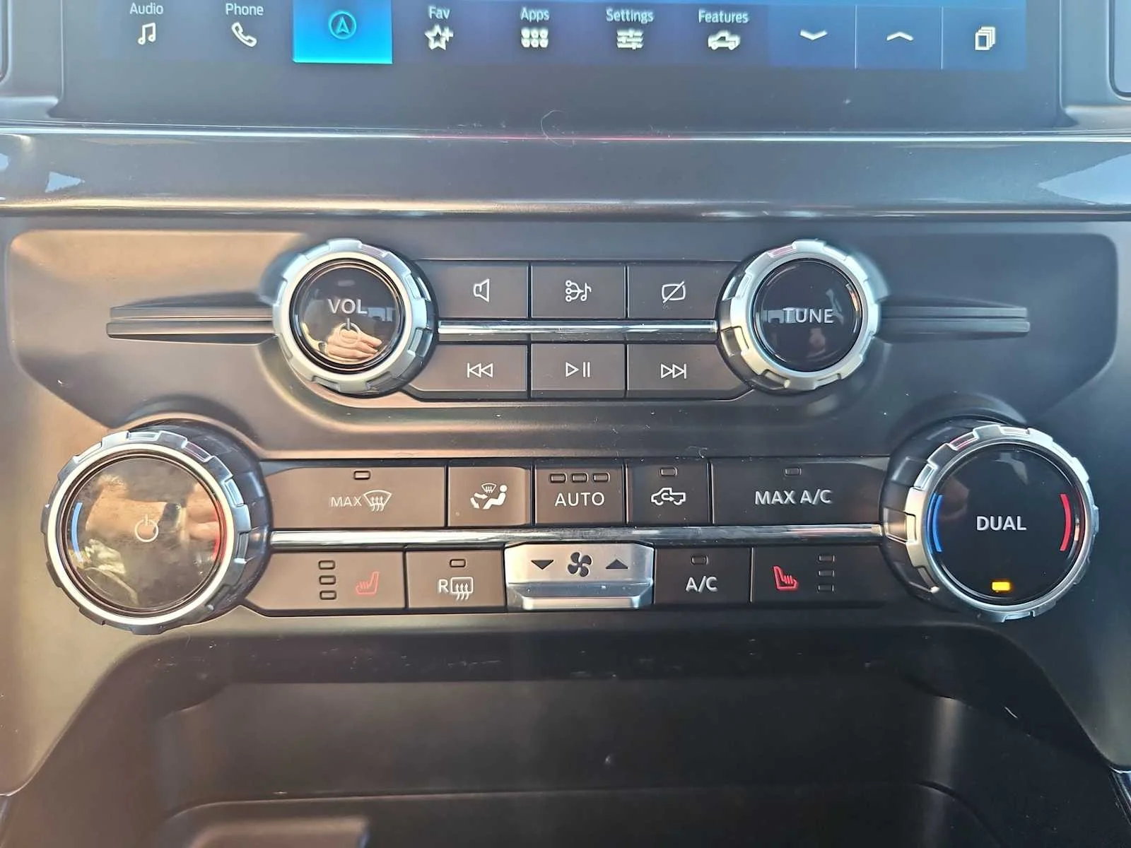 Used 2023 Avalanche Gray Ford XLT image 19