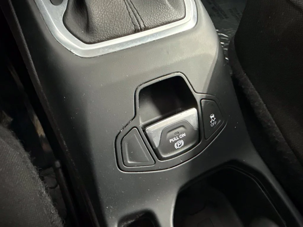 Used 2021 White Jeep Sport image 22