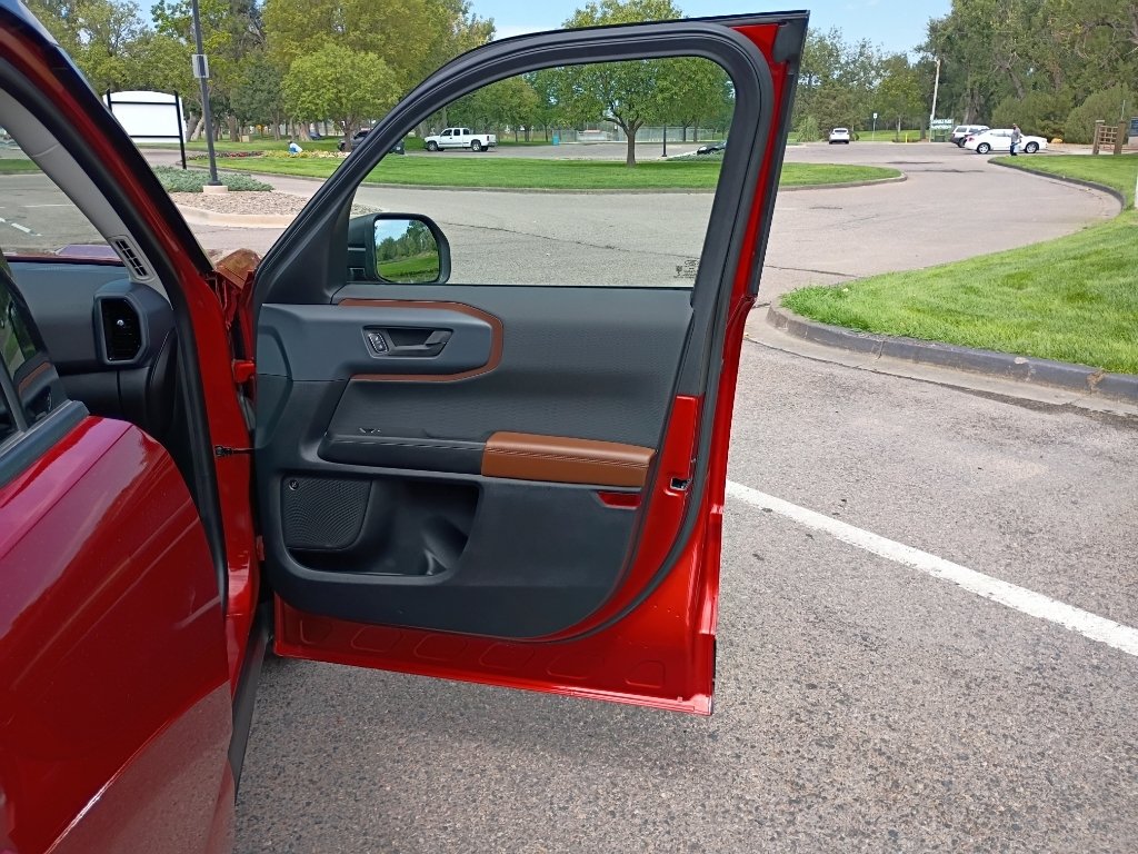 Used 2022 Hot Pepper Red Tinted Clearcoat Ford Outer Banks image 9