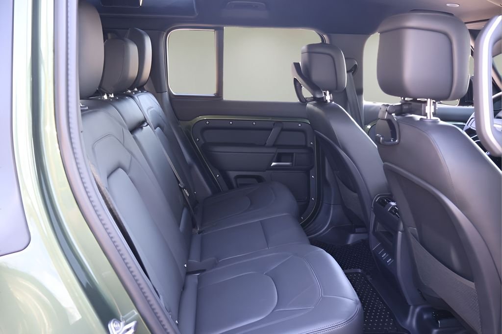 New 2026 Woolstone Green Land Rover X-Dynamic SE image 16