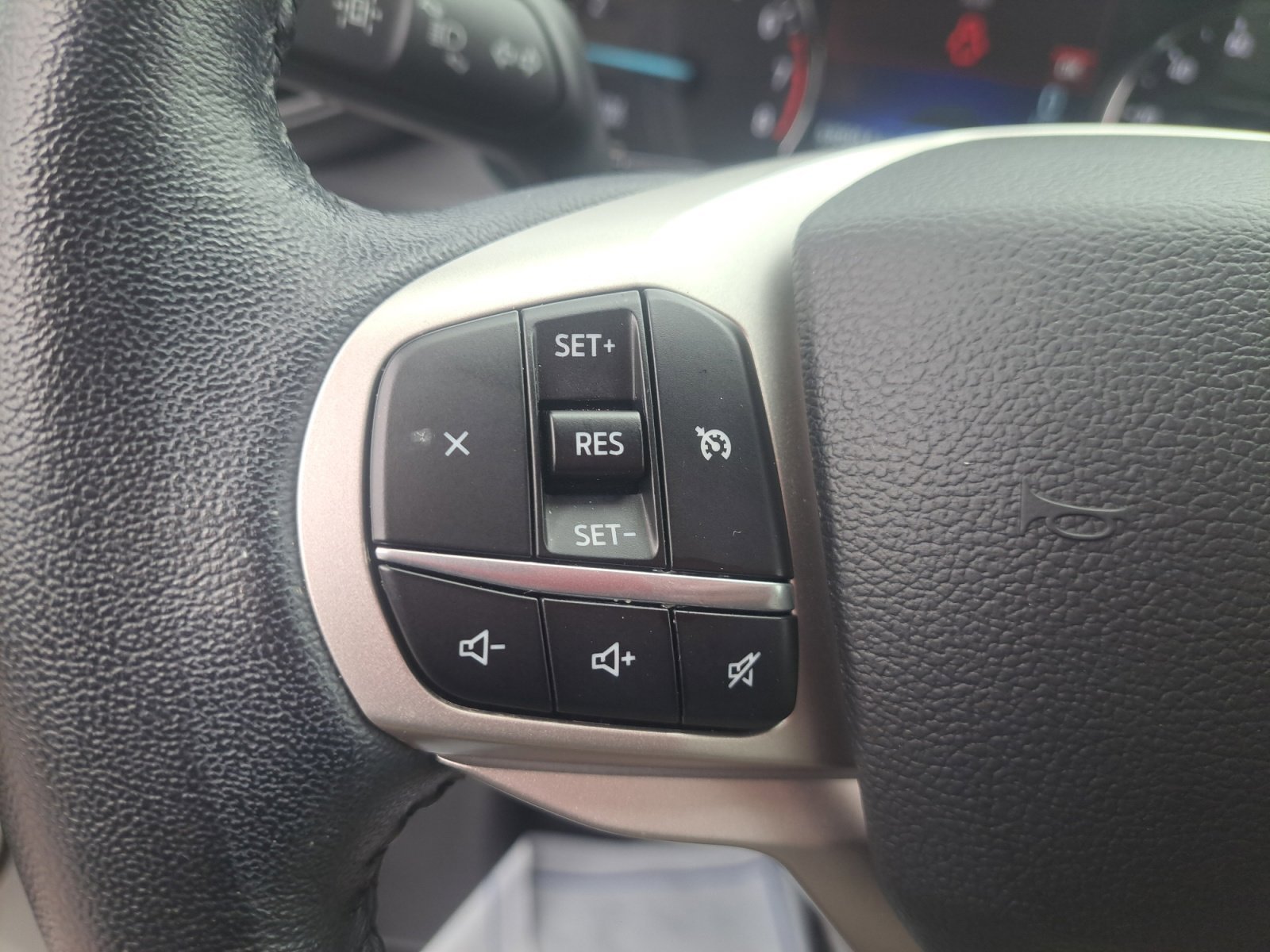Used 2022 Oxford White Ford XLT image 26