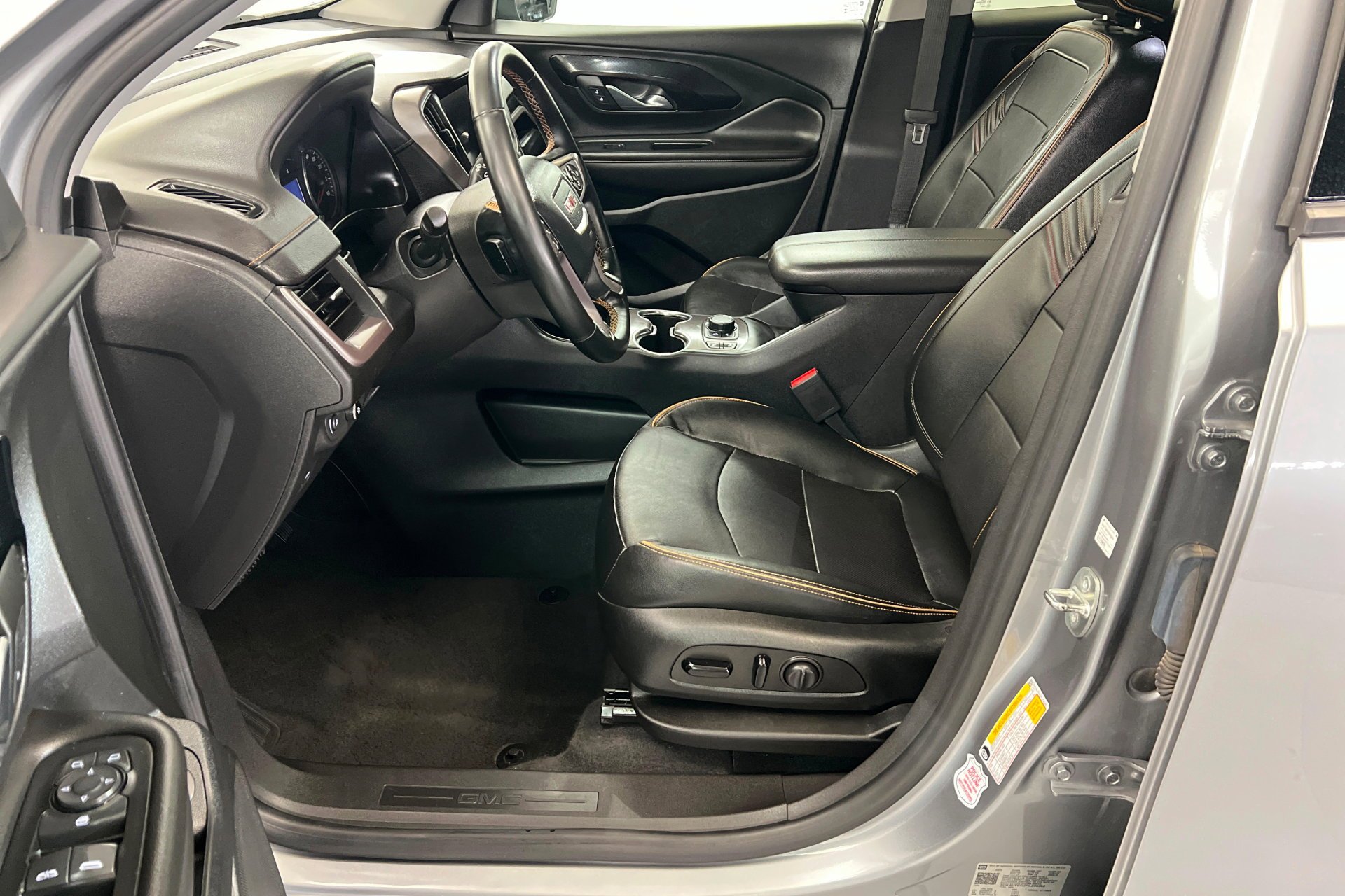 Used 2023 Sterling Metallic GMC AT4 image 18