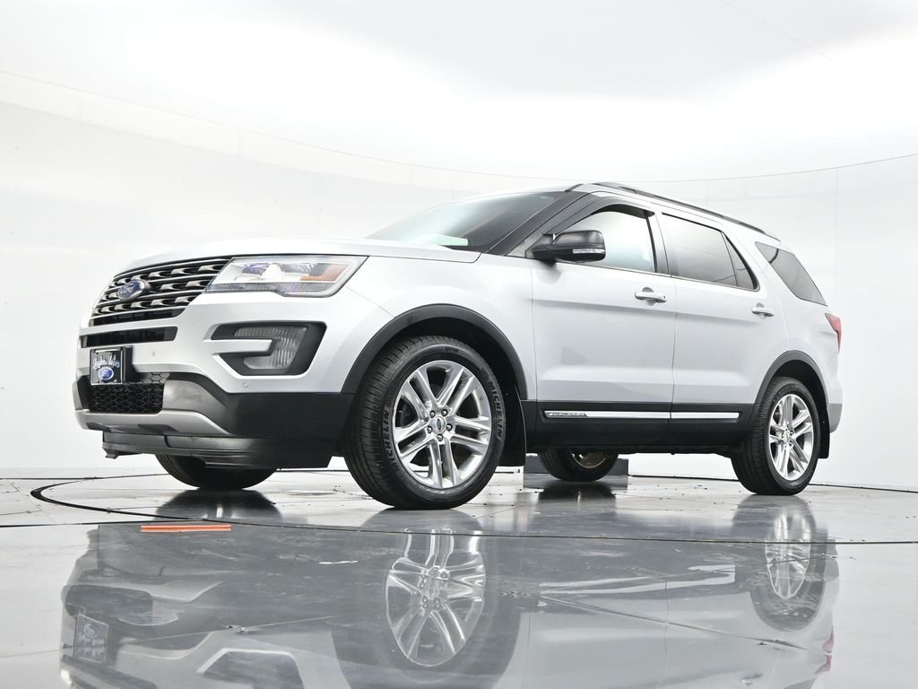 Used 2017 Ingot Silver Ford XLT image 45