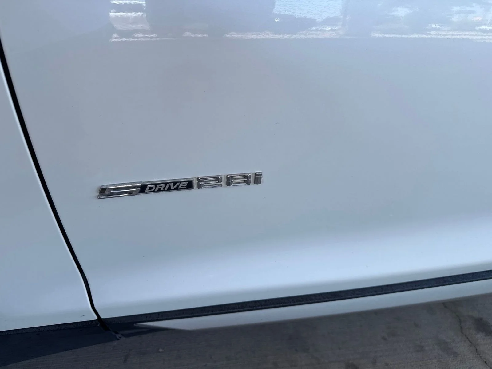 Used 2016 White BMW sDrive28i image 4
