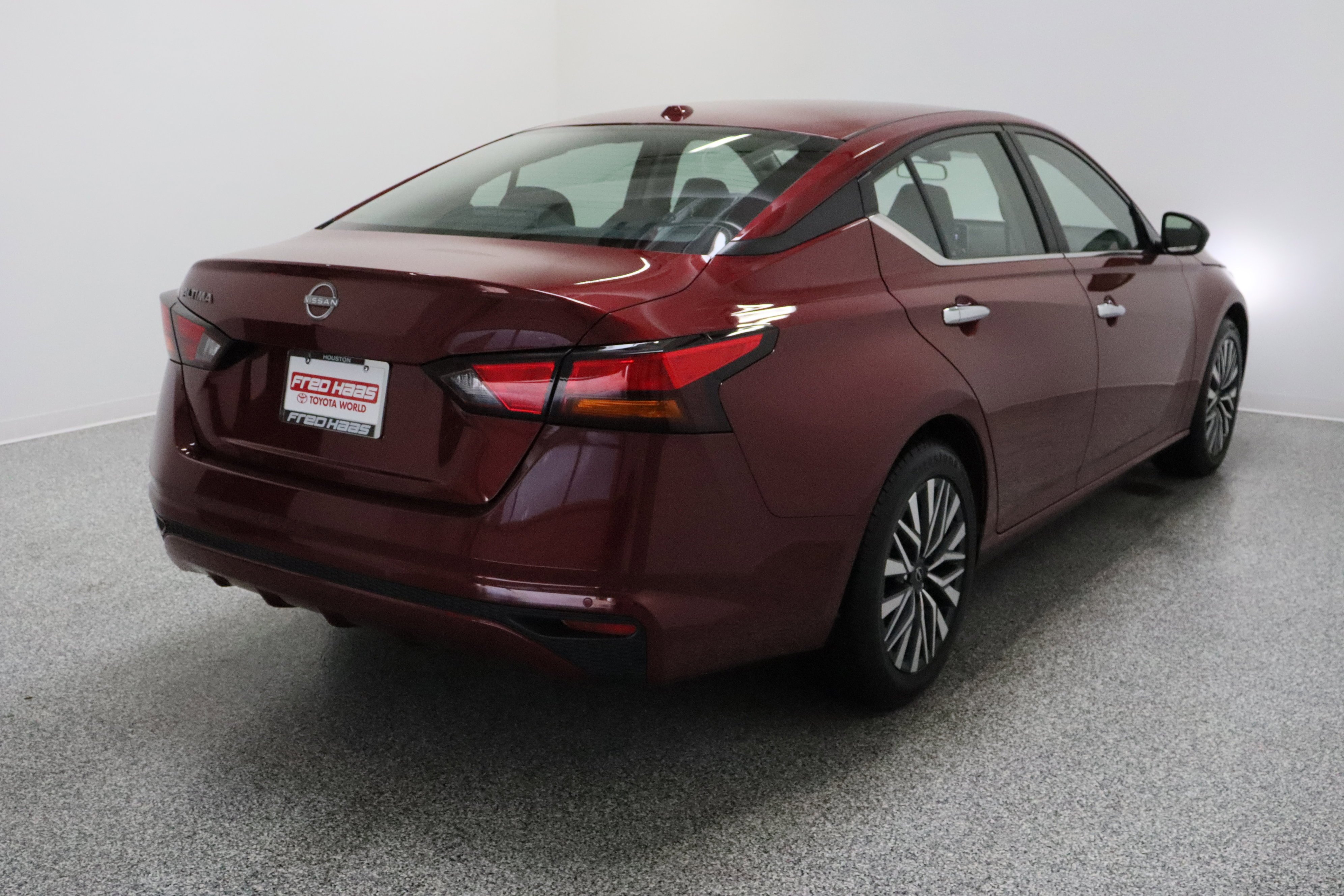 2025 Nissan Altima SV - Photo 7