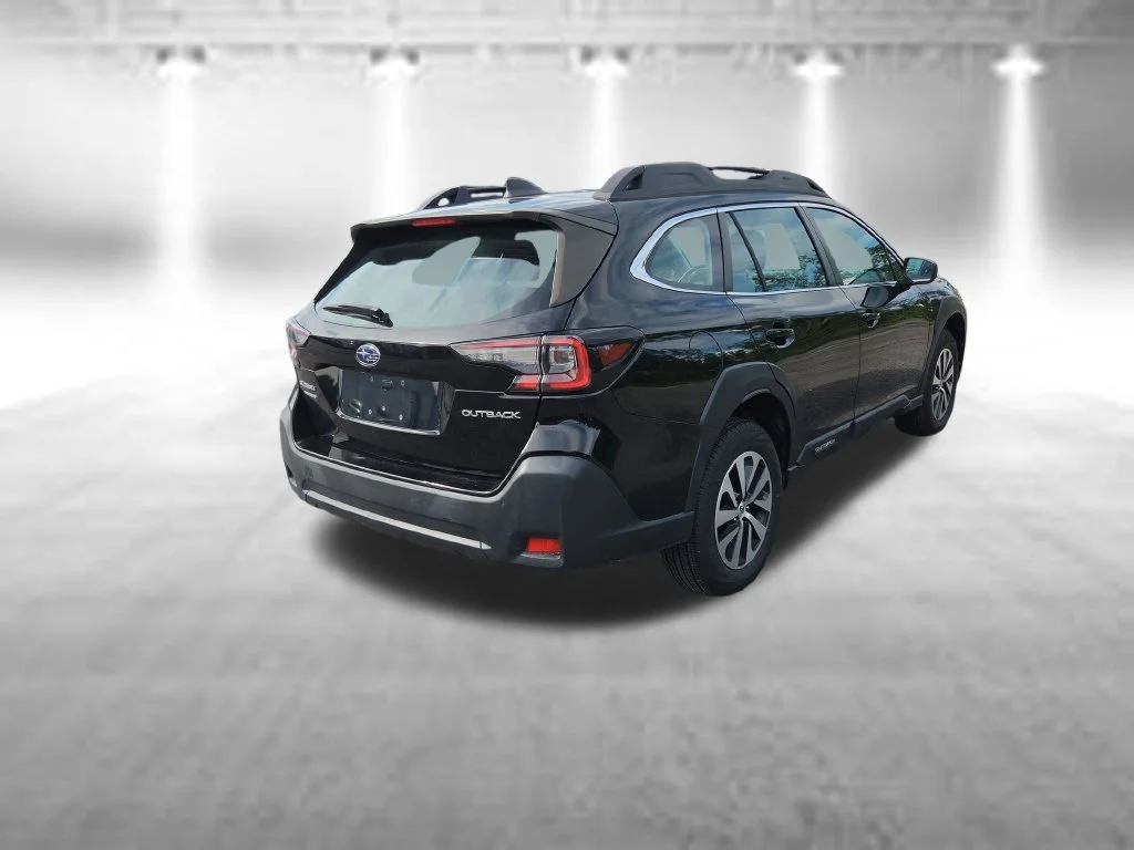 Used 2023 Black Subaru 2.5i image 5