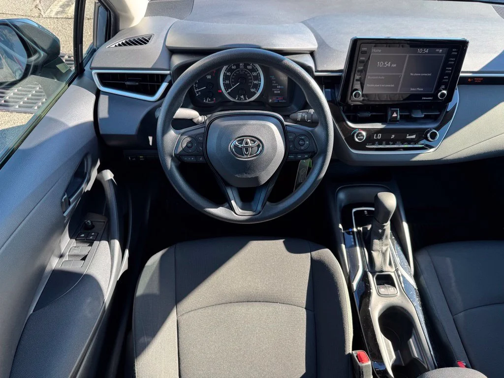 Used 2022  Toyota LE image 19