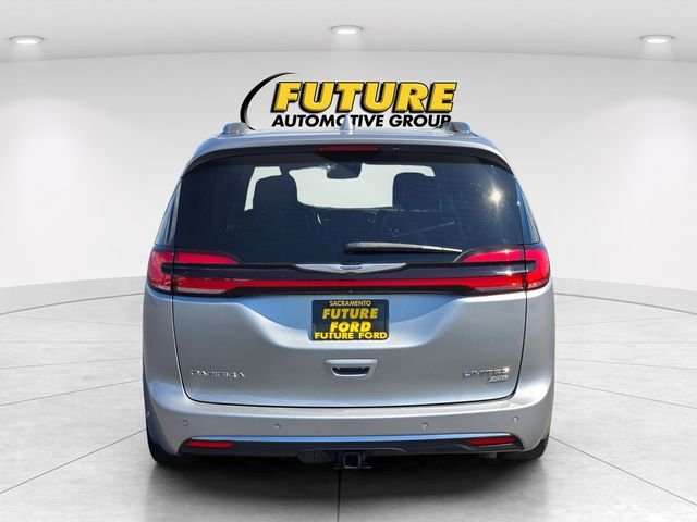 Used 2021 Silver Chrysler Limited image 5