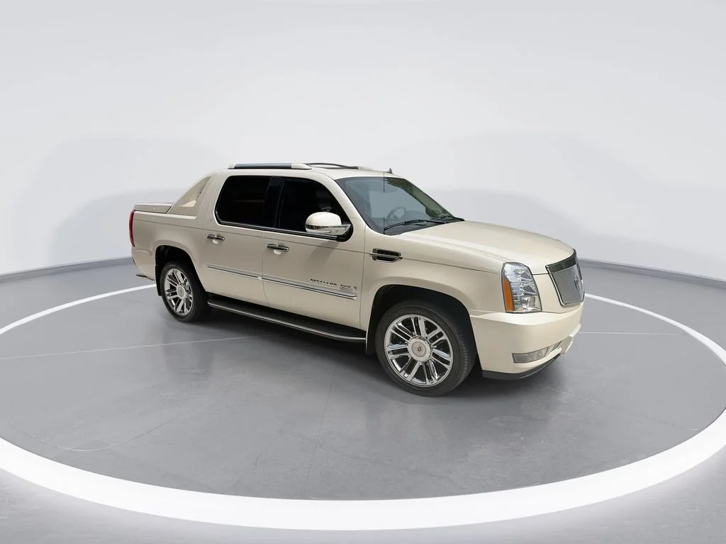 Used 2007 White Cadillac Base image 9