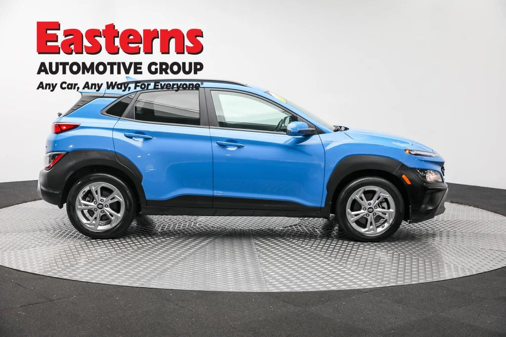 Used 2022 Teal Hyundai SEL image 4