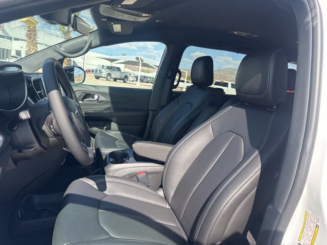New 2026 Bright White Clear-Coat Exterior Paint Chrysler LX image 19